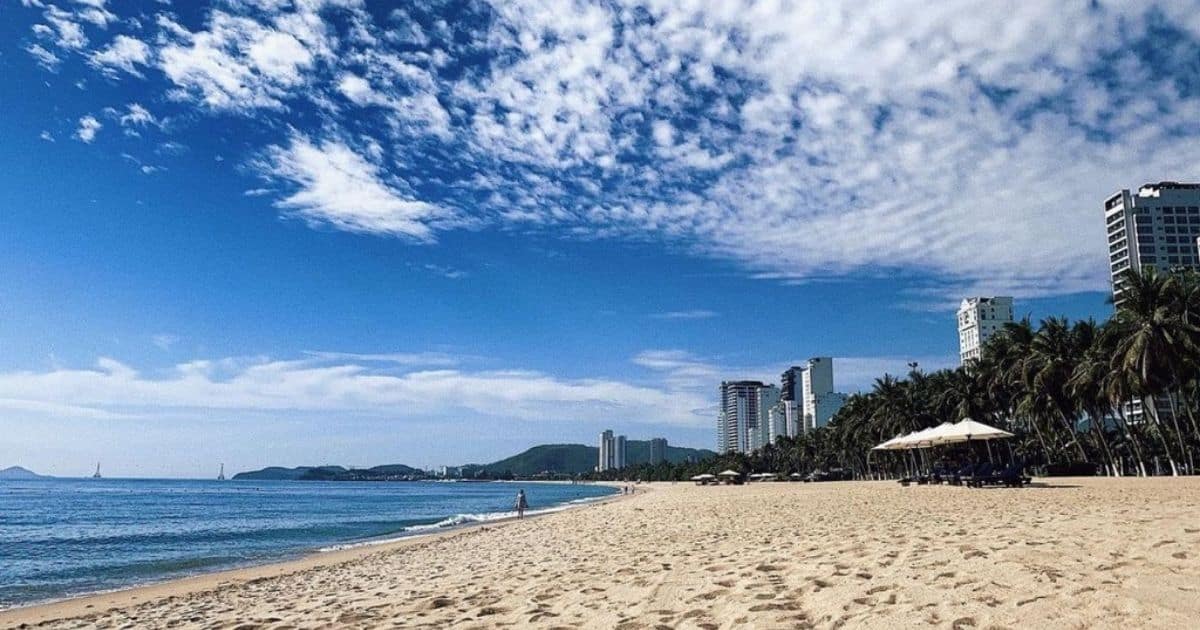 Nha Trang cho tắm biển trở lại