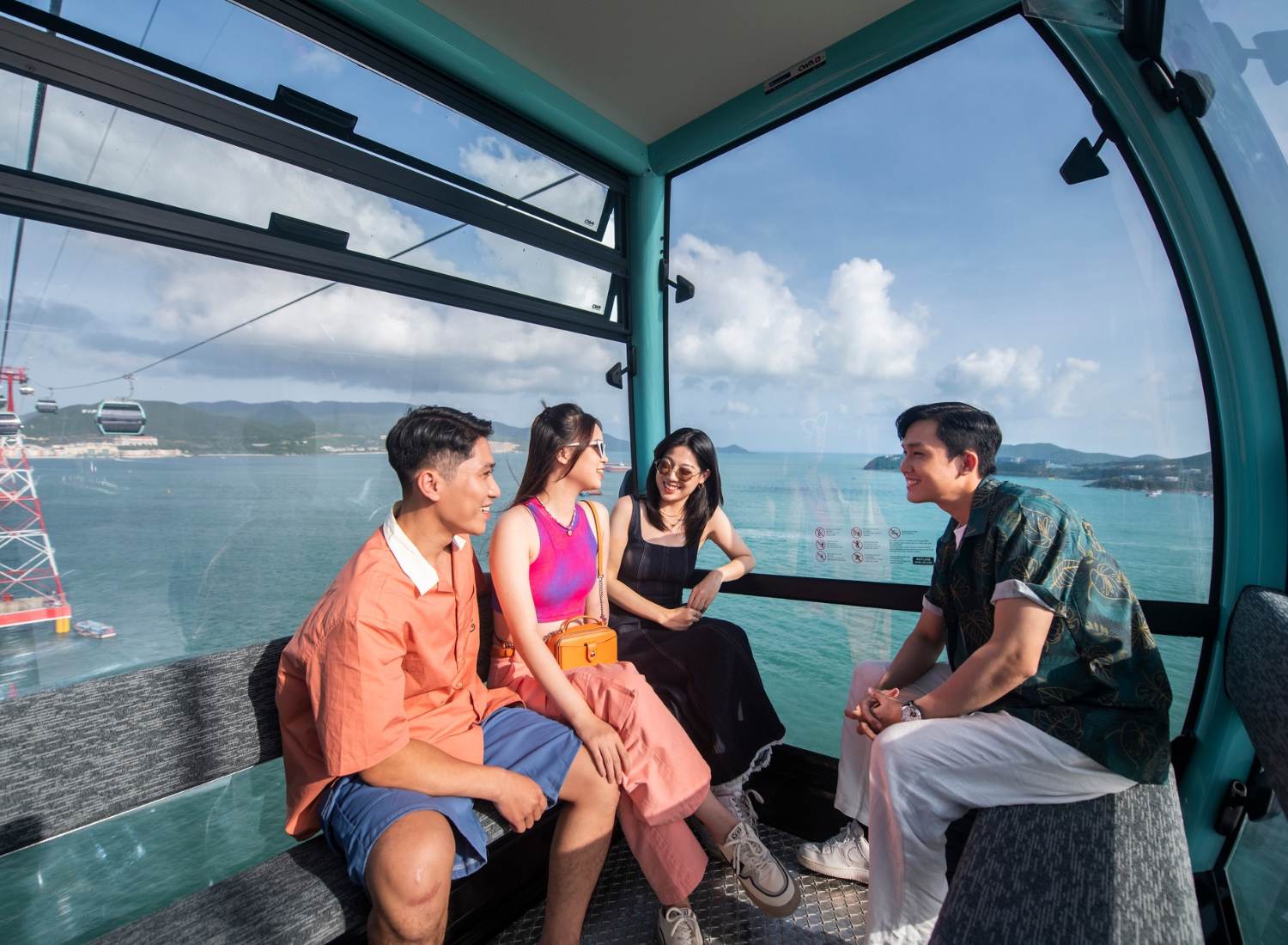 Vé cáp treo Vinpearl 2 chiều | Vinpearl Harbour